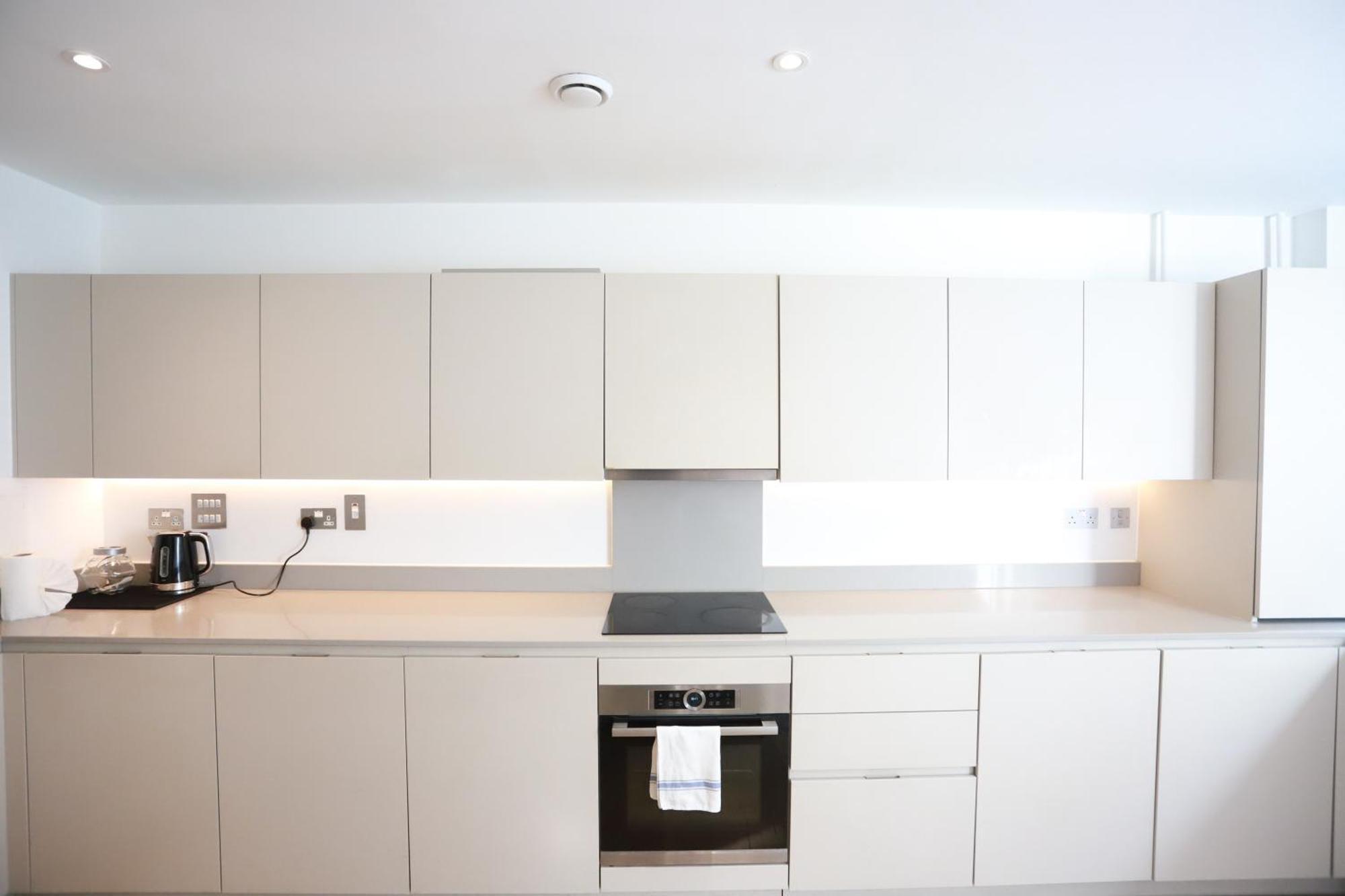 Spacious 3-Story Retreat With Rooftop Terrace And Modern Amenities London Exterior photo
