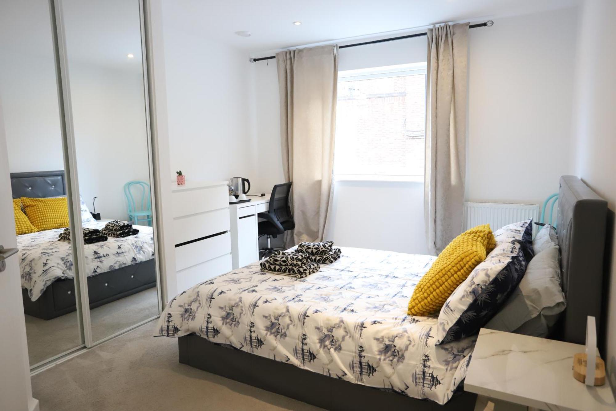 Spacious 3-Story Retreat With Rooftop Terrace And Modern Amenities London Exterior photo