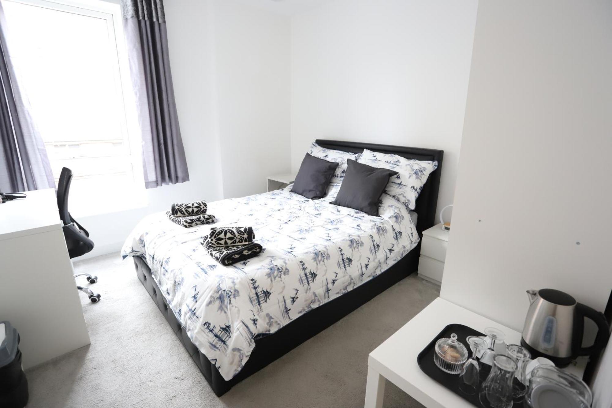 Spacious 3-Story Retreat With Rooftop Terrace And Modern Amenities London Exterior photo