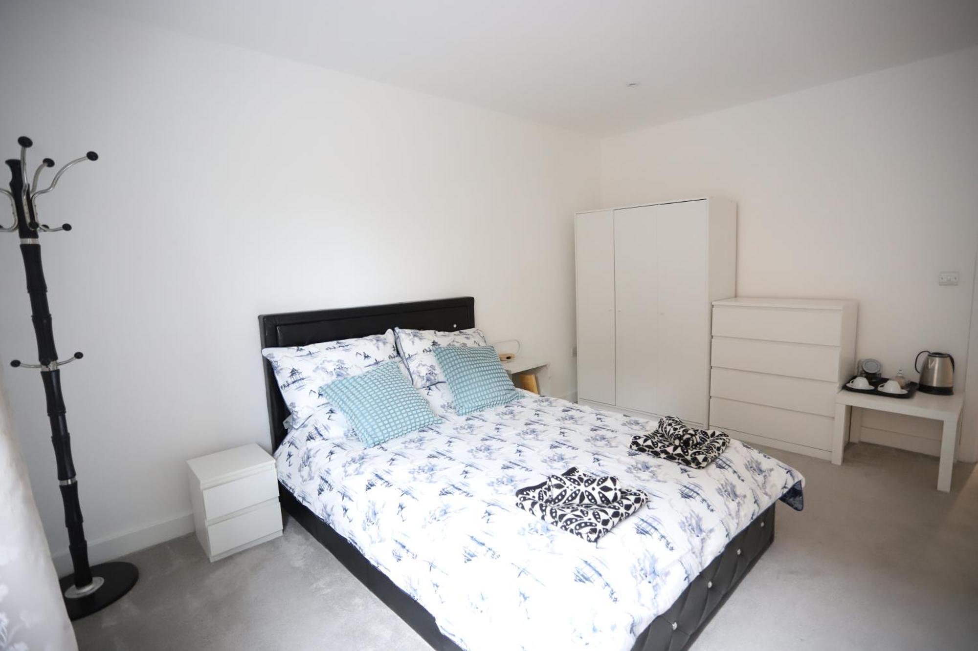 Spacious 3-Story Retreat With Rooftop Terrace And Modern Amenities London Exterior photo