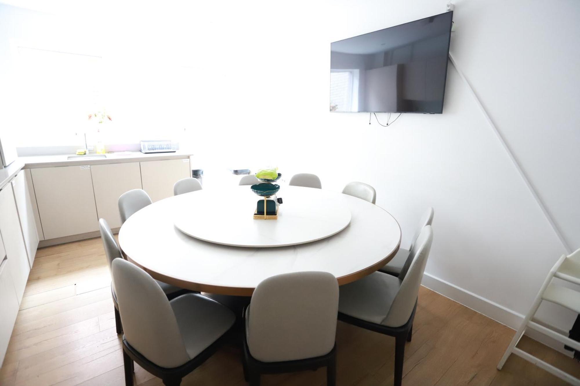 Spacious 3-Story Retreat With Rooftop Terrace And Modern Amenities London Exterior photo